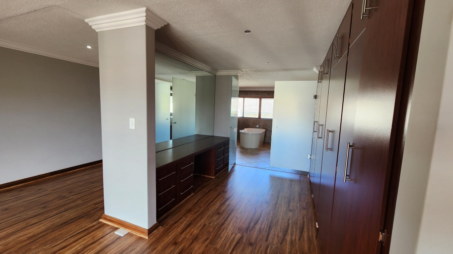 6 Bedroom Property for Sale in Bergsig Western Cape